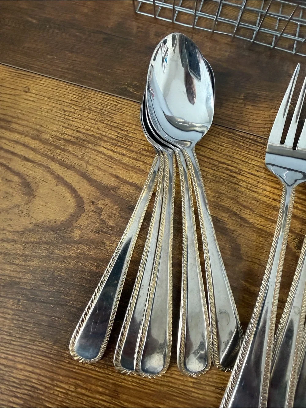 International INT639 18/10 Two Tone Flatware 21 Pc Lot Rope Edge Basket